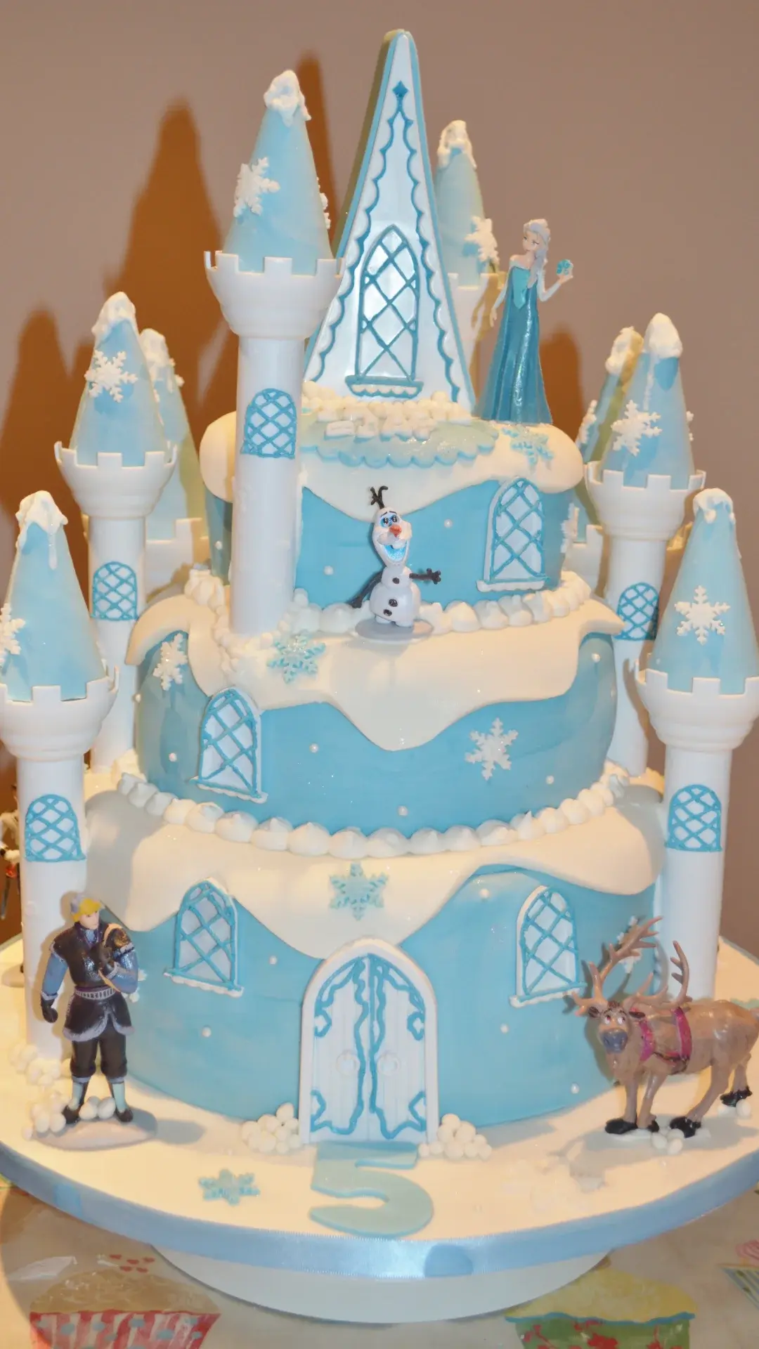 Frozen-Inspired Geode Cake Design